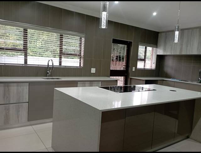 5 BEDROOM HOUSE FOR SALE IN VAN RIEBEECK PARK